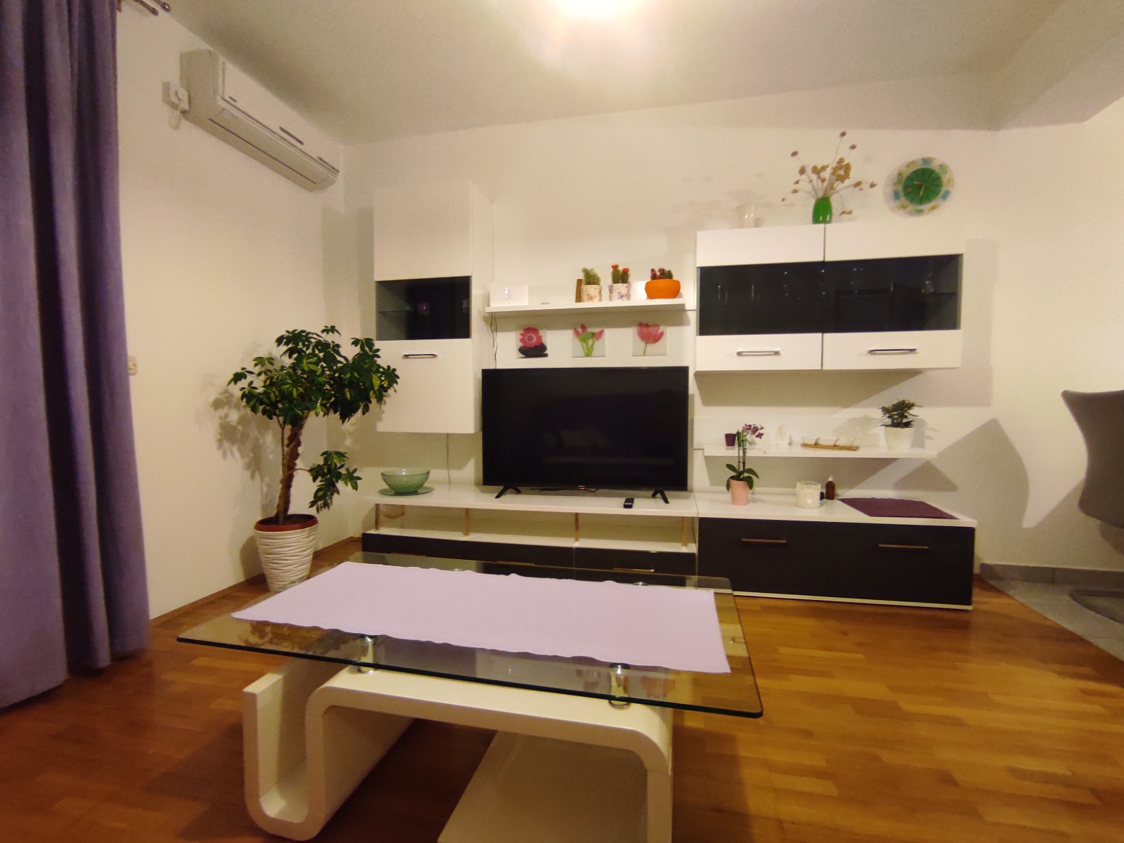 APARTMENT 1